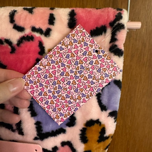New with tags Juicy Couture plush printed throw size 50โ by 60โ, super soft ๐ฉท๐๐๐ - Picture 5 of 9
